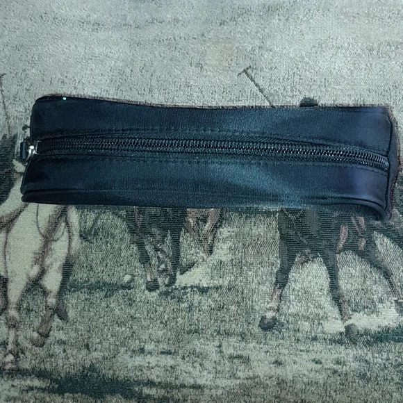 🌺BLACK Zip Up Case - Picture 2 of 5